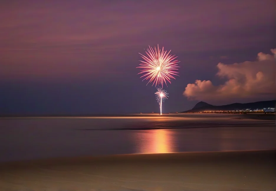 天津小湊・連夜の花火2026｜8月1〜17日の毎夜、内浦海岸から150発ずつ打ち上げ