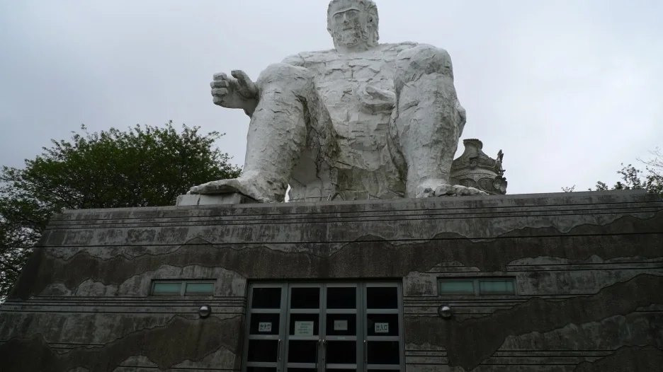 大串貝塚ふれあい公園ガイド｜ダイダラボウ像と縄文展示を親子で楽しむ